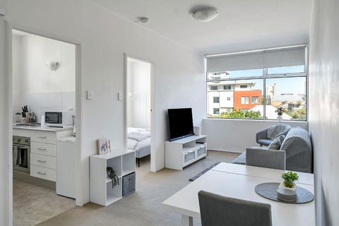 Quaint 1BD On The Doorstep Of Manly Beach - Accommodation QLD 2