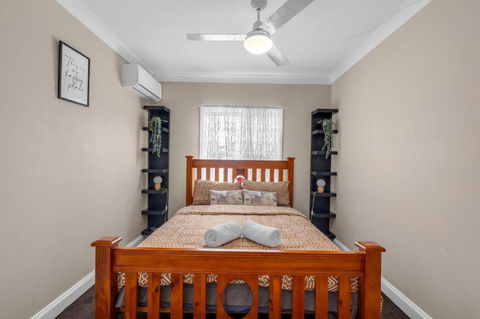 Quaint 2 Bedroom Fully Furnished Cottage - Accommodation QLD 1