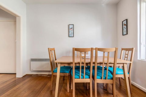 Quaint & Homey Ripponlea Flat - Accommodation QLD 3