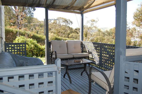 Quaint Cottage Nestled Amongst The Trees - Accommodation QLD 2
