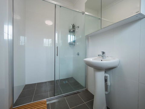 Quaint Double Or Queen Room - Mins To Stations&UNSW - Shared Bathroom - Accommodation QLD 3