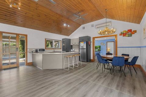 Quaint Garden Oasis With Free Parking - Accommodation QLD 0