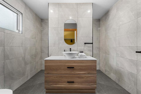 Quaint Garden Oasis With Free Parking - Accommodation QLD 3