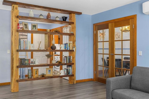 Quaint Garden Oasis With Free Parking - Accommodation QLD 1