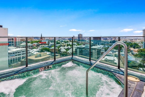 Quattro Apartments - Accommodation QLD 0