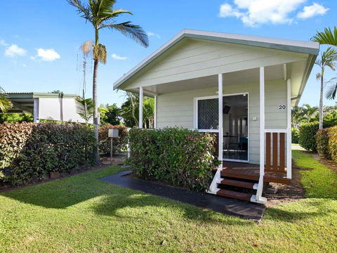 Queens Beach Tourist Village - Accommodation QLD 1