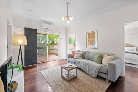 Quiet & Bright Art Deco Apartment By New Farm Park - Accommodation QLD 0