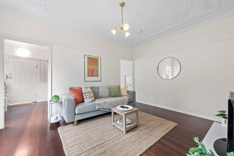 Quiet & Bright Art Deco Apartment By New Farm Park - Accommodation QLD 2
