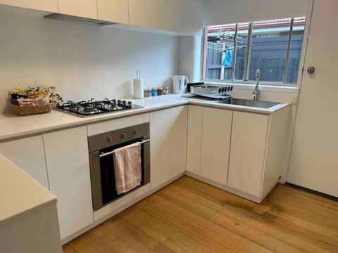 Quiet & Private With City Access And Free Wifi - Accommodation QLD 2