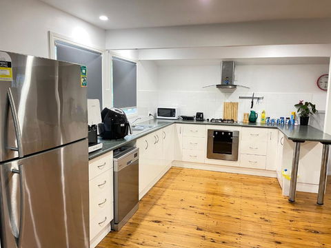 Quiet, Cozy And Calm 3 Bedroom House. - Accommodation QLD 2