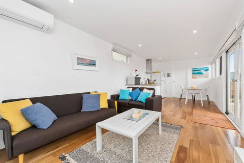 Quiet, Luxurious Guest House - Couples Retreat - Accommodation QLD 3