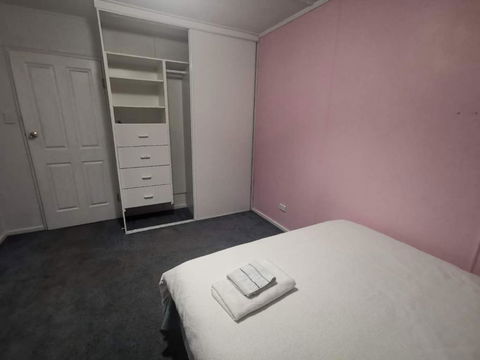 Quiet Room With Off Street Parking In Hobart - Accommodation QLD 0