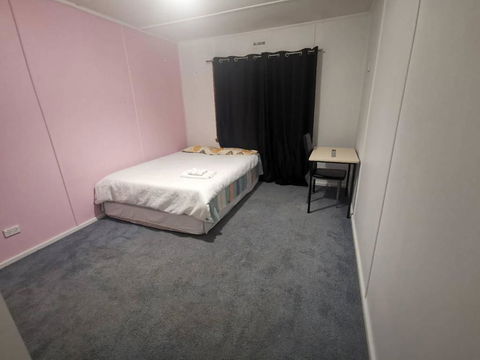 Quiet Room With Off Street Parking In Hobart - Accommodation QLD 2