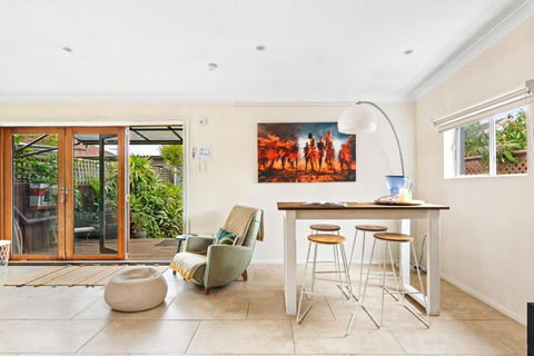 Quirky Marrickville 1-Bed With Courtyard By Shops - Accommodation QLD 0