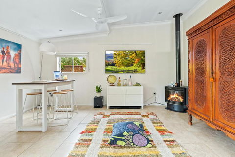 Quirky Marrickville 1-Bed With Courtyard By Shops - Accommodation QLD 1