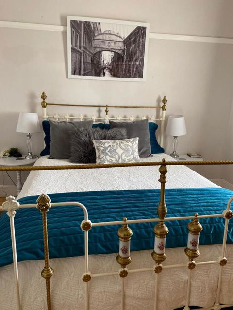 R&R Blue Diamond Luxury Cottage Maryborough, Vic - Accommodation QLD 1