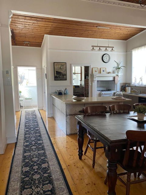 R&R Blue Diamond Luxury Cottage Maryborough, Vic - Accommodation QLD 3