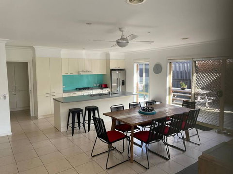 R&R By The Bay In Prime Location - Accommodation QLD 3