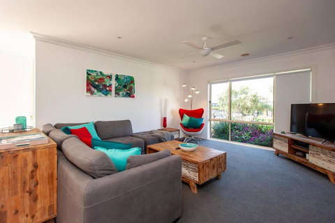 R&R By The Bay In Prime Location - Accommodation QLD 2
