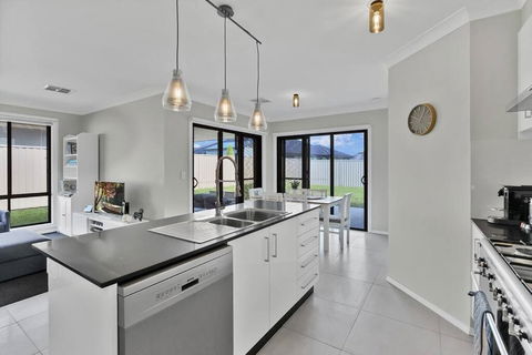 Red Gum Rise - Gateway To The Southern Highlands - Accommodation QLD 0