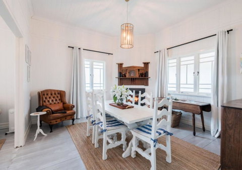 Pretty Pink Queenslander With Spectacular Views! - Accommodation QLD 2