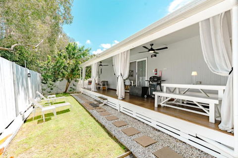 Private Outdoor Spa, Fire Pit, Cinema Room - THE COTTAGE COOLUM BEACH - Accommodation QLD 3