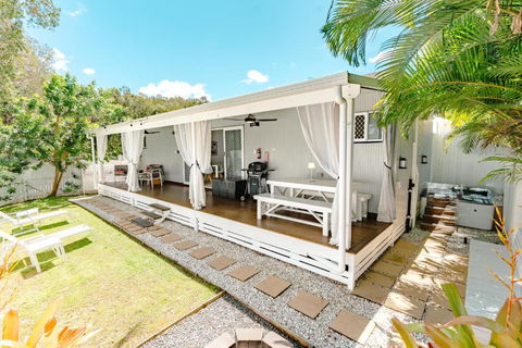 Private Outdoor Spa, Fire Pit, Cinema Room - THE COTTAGE COOLUM BEACH - Accommodation QLD 1