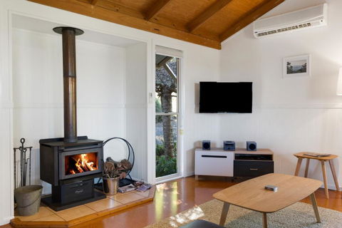 Ravensbourne Escape - Windsong - Accommodation QLD 3