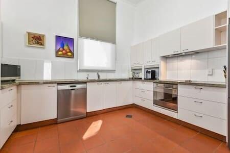 Aston On Church - Luxury Accommodation - Accommodation QLD 3