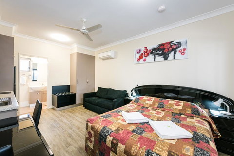 Athena Studio Units - Accommodation QLD 1