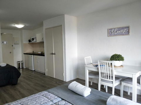 Atrium Private Stay Mandurah - Accommodation QLD 2