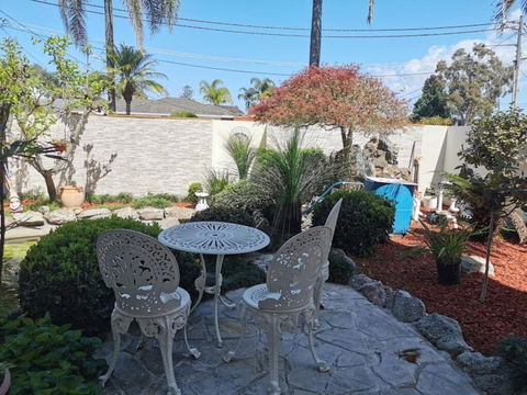 Attached Self Service Waterfront Whole Villa - Sydney - Accommodation QLD 3