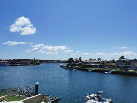Attached Self Service Waterfront Whole Villa - Sydney - Accommodation QLD 0