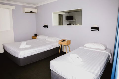 Australian Hotel Motel - Accommodation QLD 1