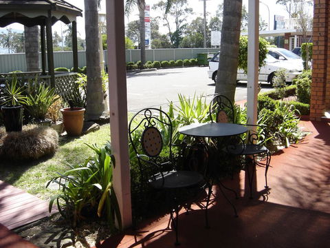 Avaleen Lodge Motor Inn - Accommodation QLD 2