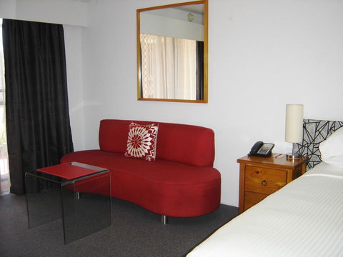 Avaleen Lodge Motor Inn - Accommodation QLD 3