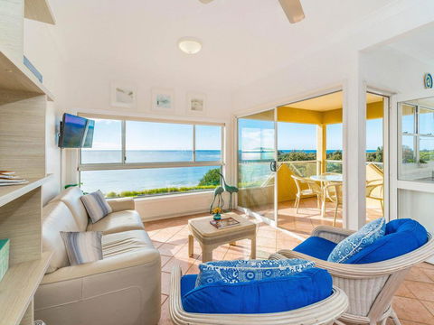 Avalon 1 - Overlooking Beautiful Convent Beach - Accommodation QLD 3