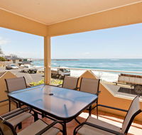 Avalon 2- uninterrupted views- almost on the beach - Accommodation QLD