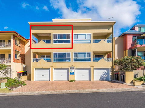Avalon 4 - Right Across The Road From Convent Beach - Uninterrupted Views - Accommodation QLD 1