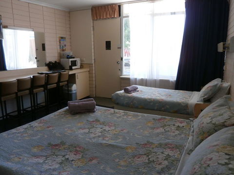 Avenue Motel - Accommodation QLD 3