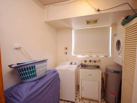 Avilla Court 2 - Accommodation QLD 3