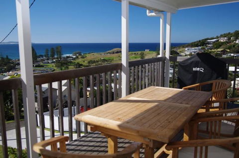 Awesome View, 4 View Street - Accommodation QLD 1