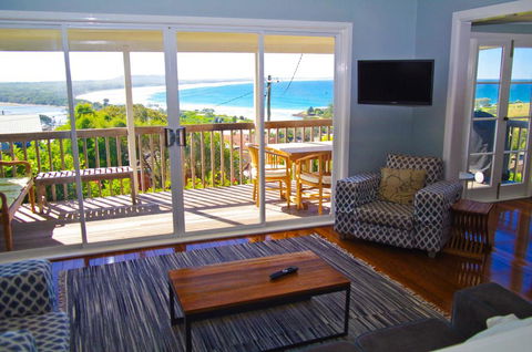 Awesome View, 4 View Street - Accommodation QLD 0