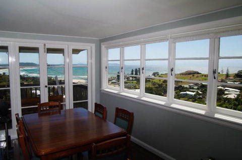 Awesome View, 4 View Street - Accommodation QLD 2