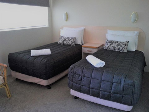 AZA Motel - Accommodation QLD 1