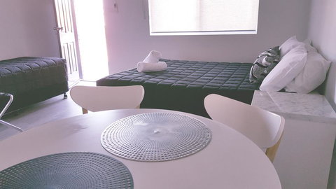 AZA Motel - Accommodation QLD 2