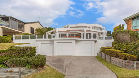 Azur 1 - South One Mile Beach - Accommodation QLD 0