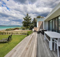 Azure Absolute Beachfront - Pet Friendly - Accommodation QLD