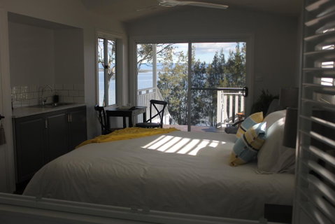B & B On The Water - Accommodation QLD 3