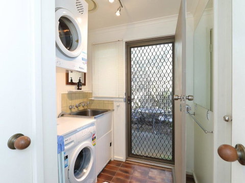 Back Beach Hideaway - Accommodation QLD 2